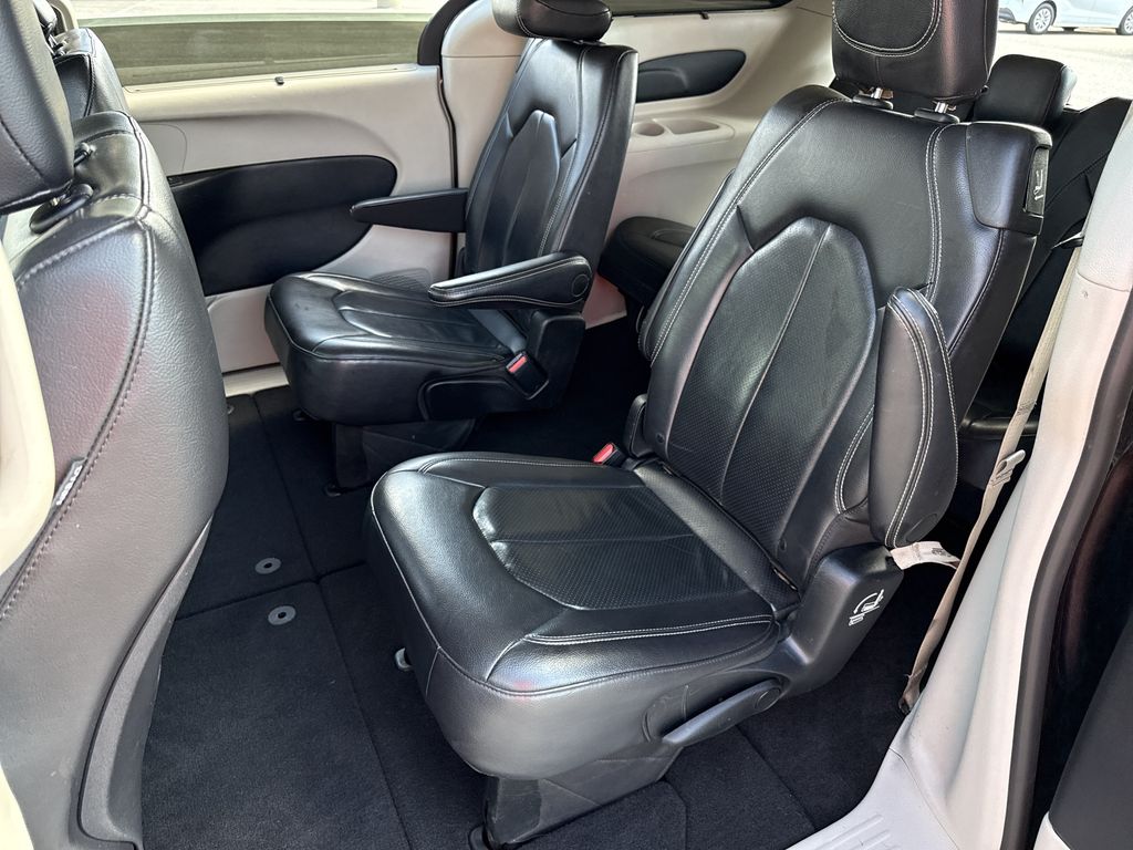 Used 2022 Chrysler Pacifica Van