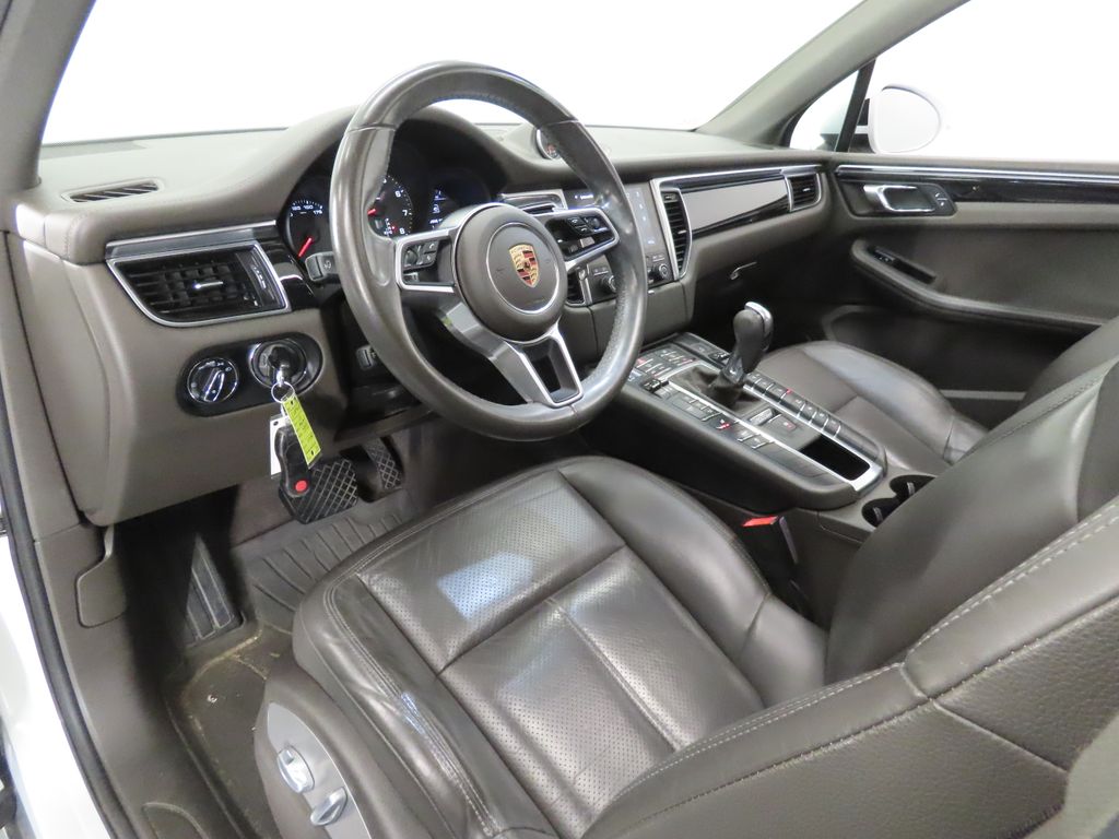 Thumbnail: 2017 Porsche Macan - 4