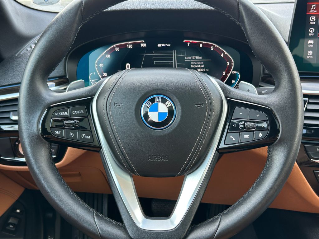 Thumbnail: 2022 BMW 5 Series - 18