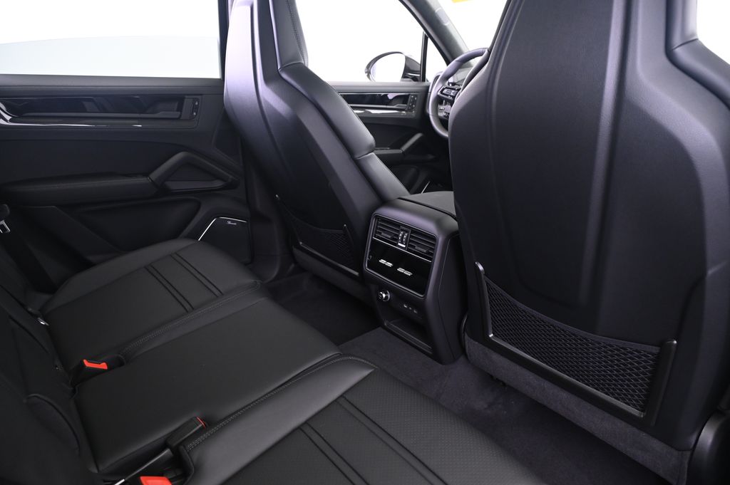 Thumbnail: 2026 Porsche Cayenne - 17