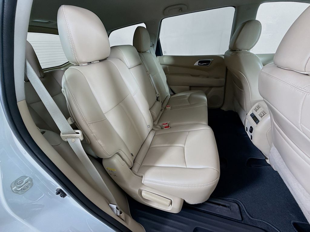 Thumbnail: 2017 Nissan Pathfinder - 26