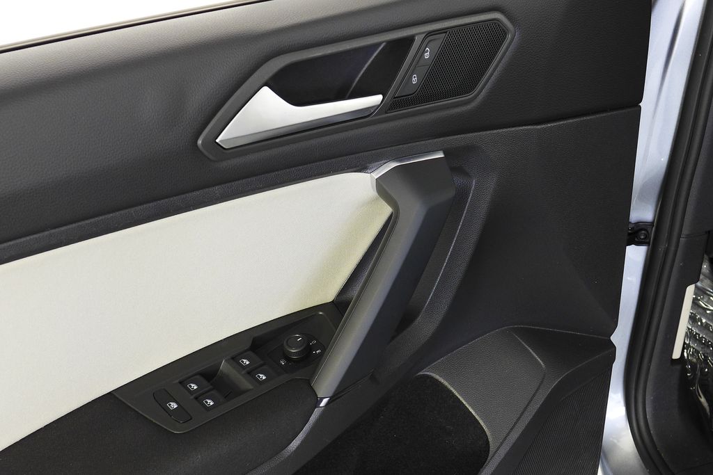 Thumbnail: 2019 Volkswagen Tiguan - 12