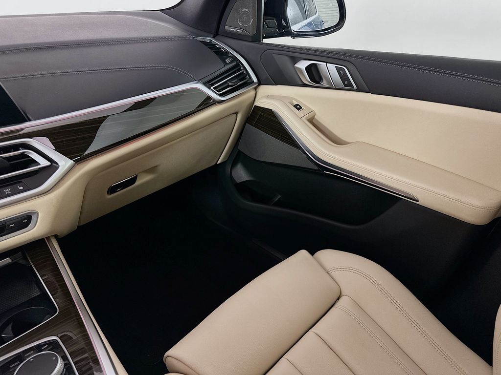 Thumbnail: 2020 BMW X5 - 25