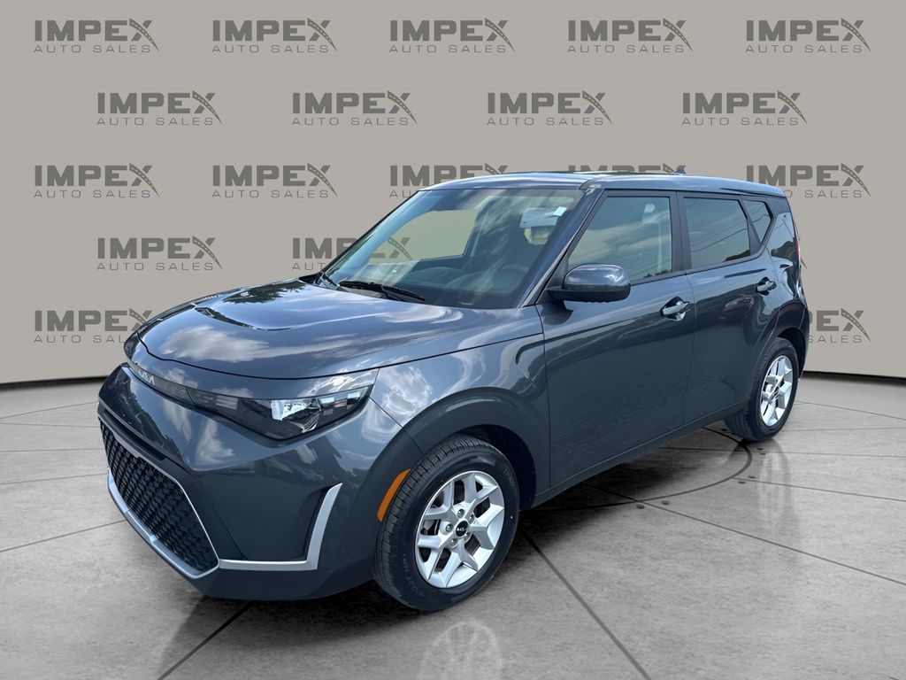 2024 Kia Soul LX's photo