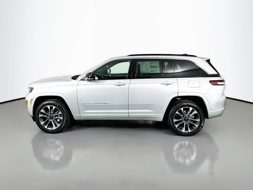 New 2025 Silver Jeep Overland image 4