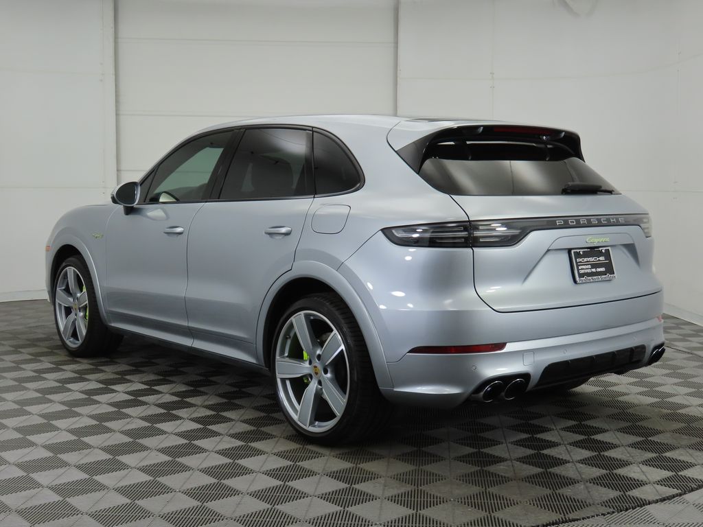 2023 Porsche Cayenne E-Hybrid 3