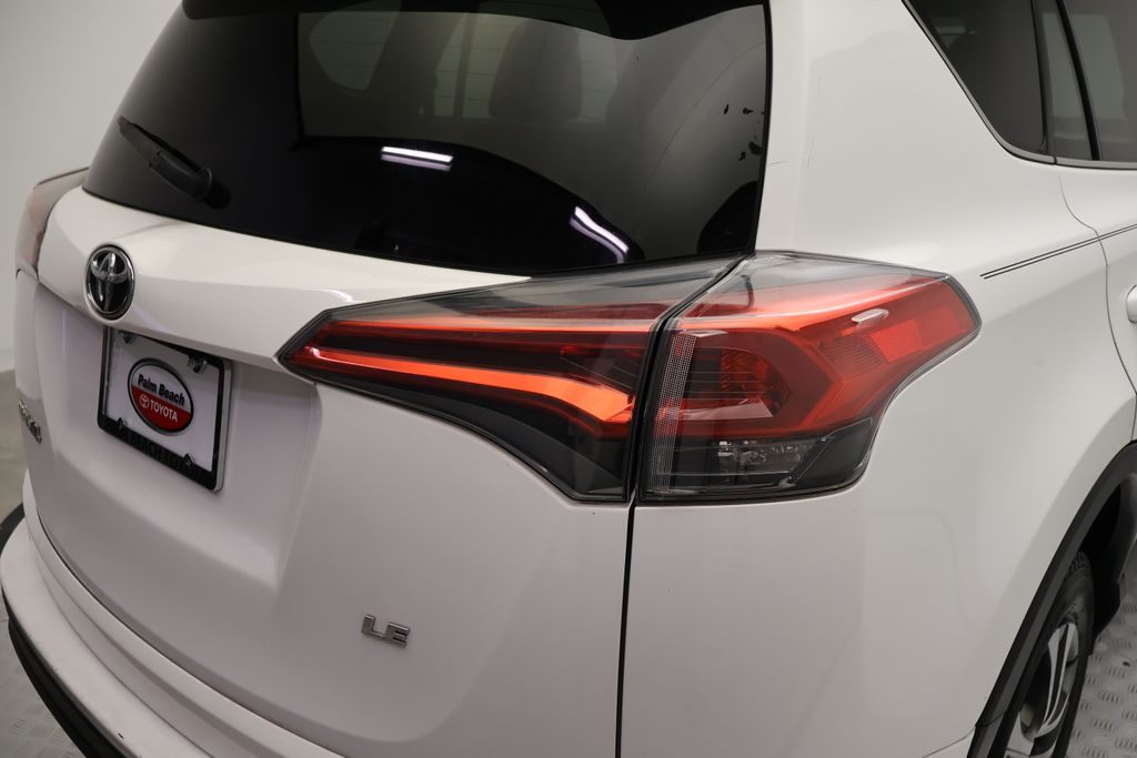 Thumbnail: 2016 Toyota RAV4 - 9