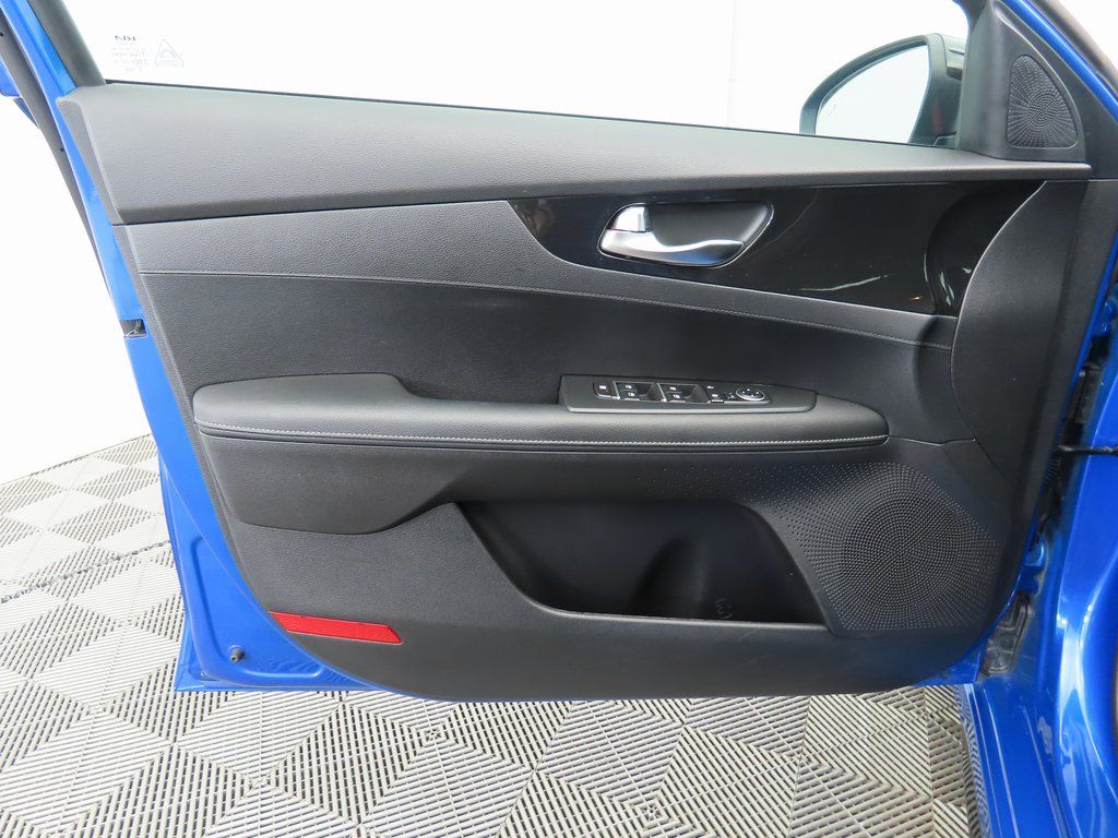 Thumbnail: 2022 Kia Forte - 25