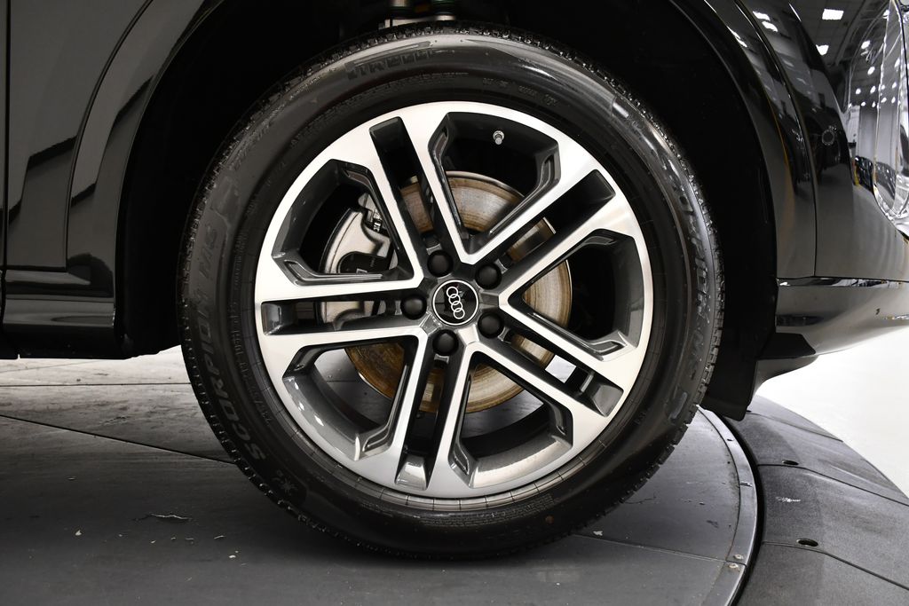 Thumbnail: 2025 Audi Q5 - 16