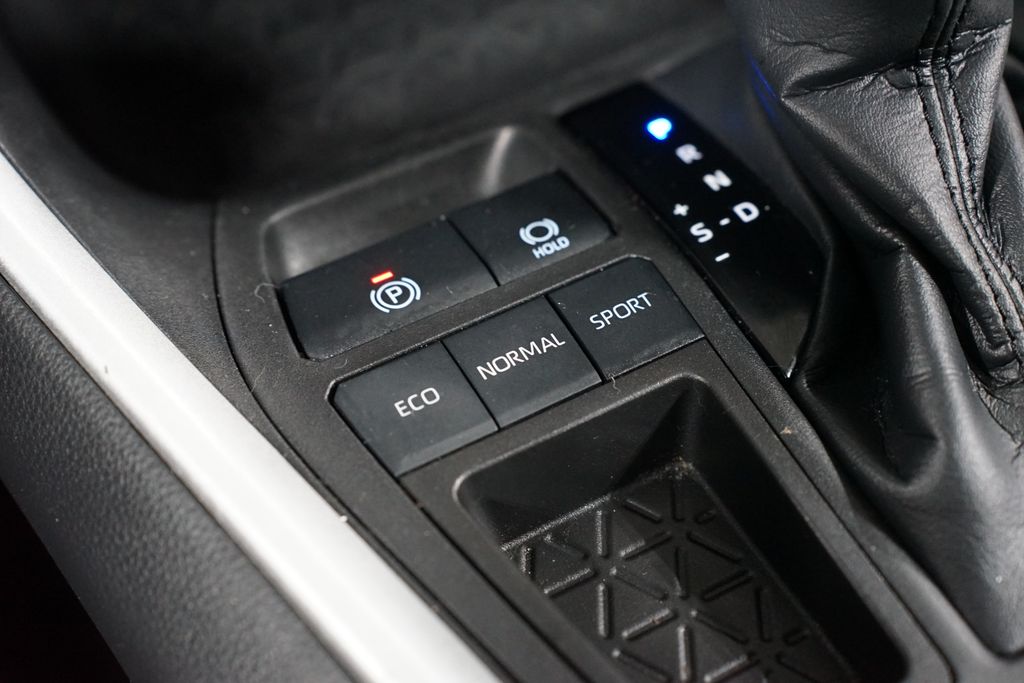 Thumbnail: 2023 Toyota RAV4 - 22