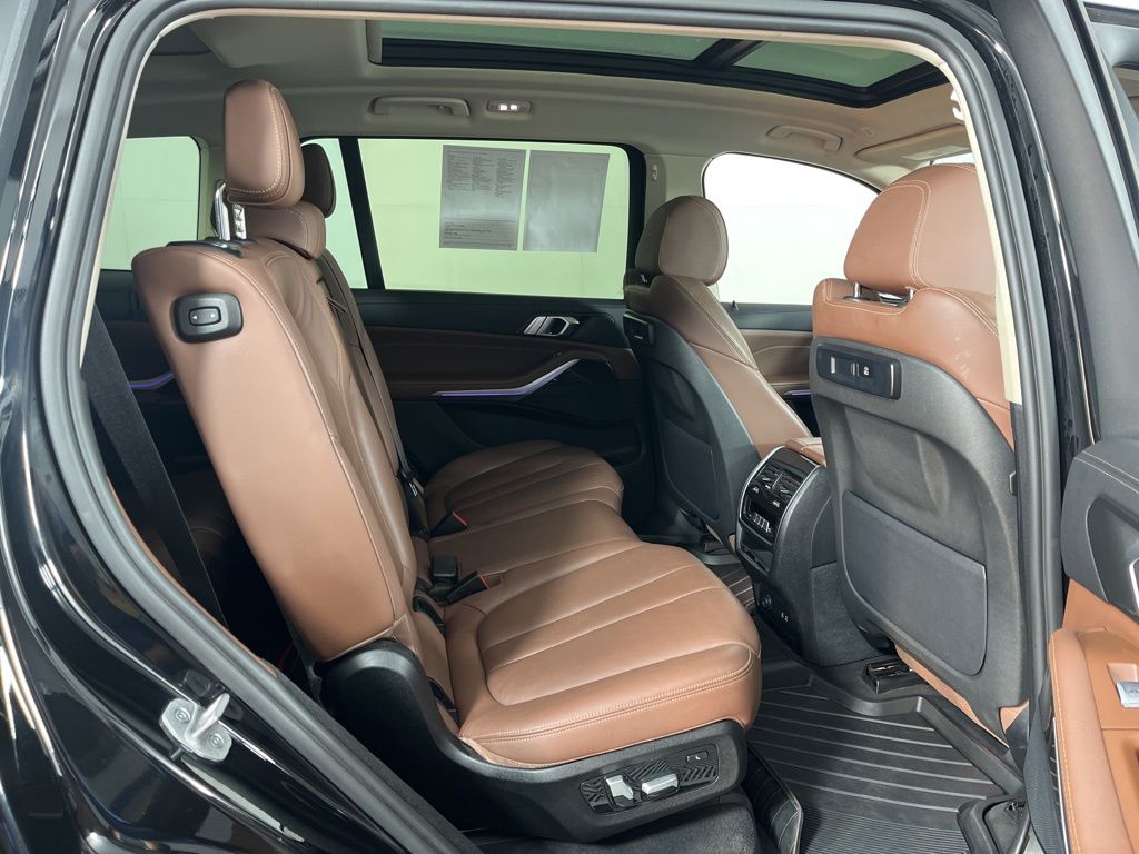 Thumbnail: 2022 BMW X7 - 9