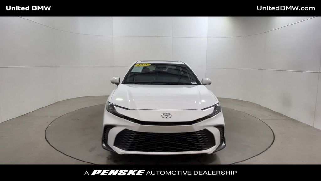 2025 Toyota Camry SE 3