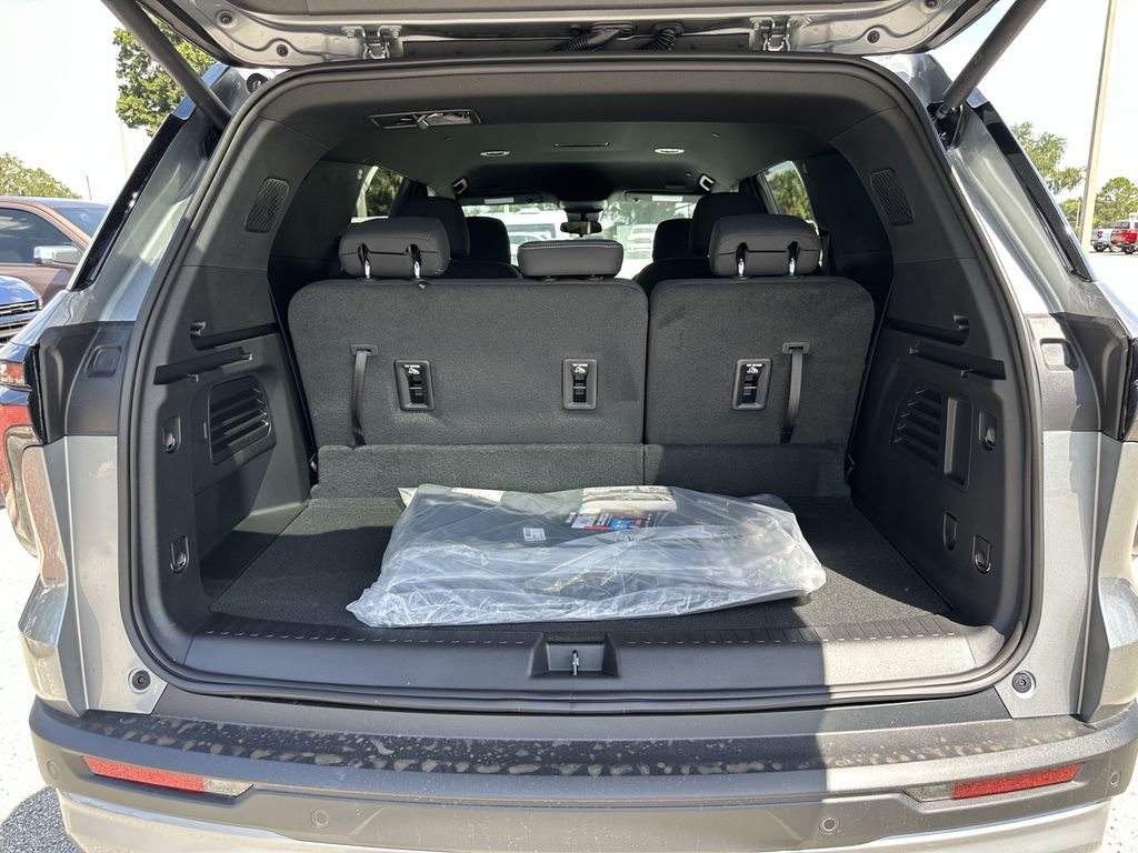 new 2026 Chevrolet Traverse car, priced at $38,295