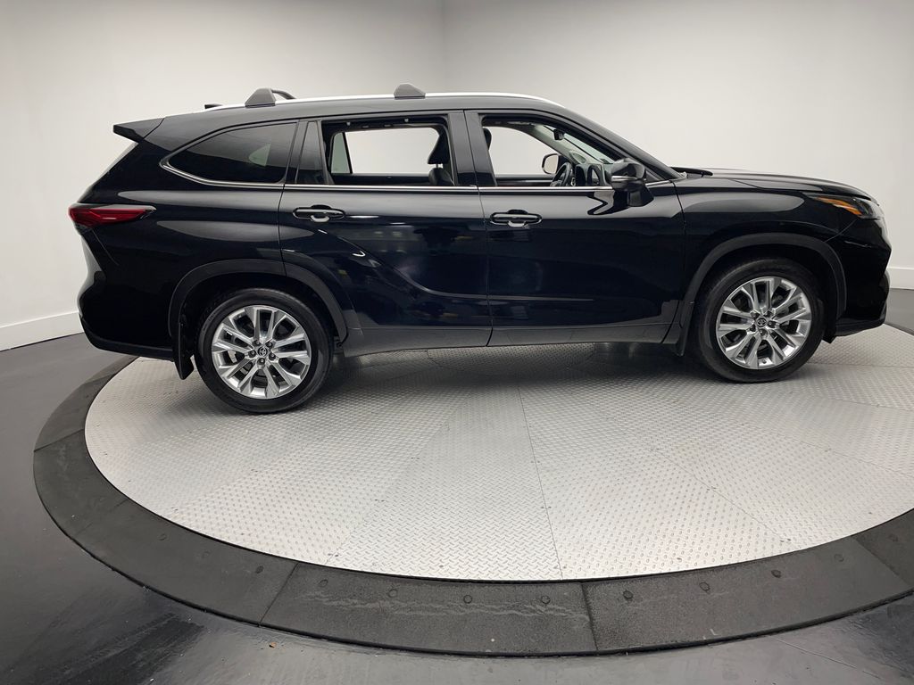 Thumbnail: 2023 Toyota Highlander - 4