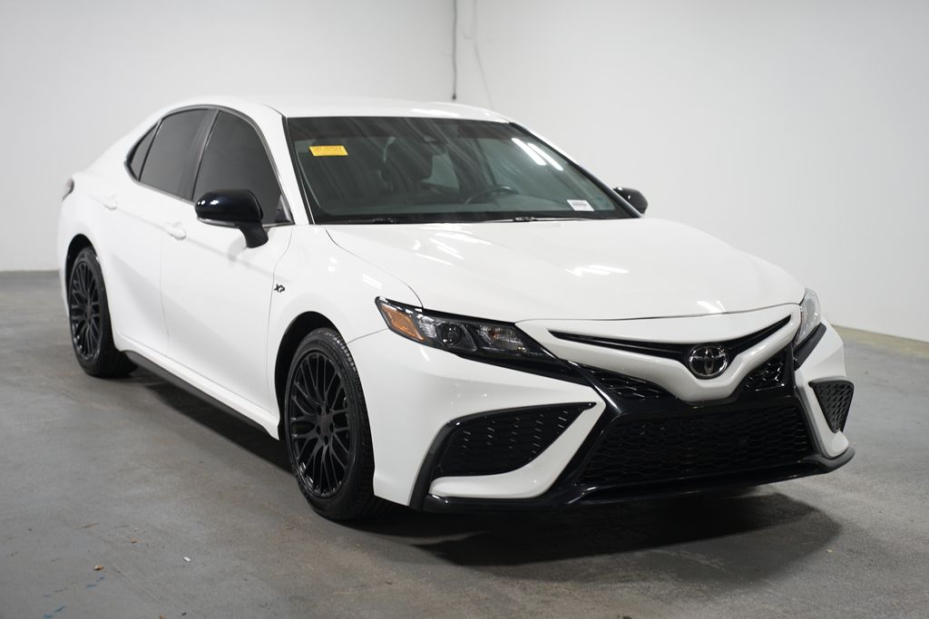 2022 Toyota Camry SE 3