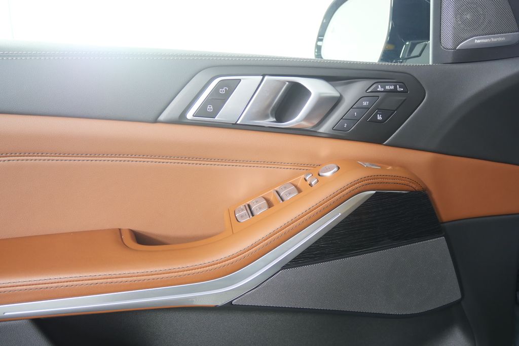 Thumbnail: 2024 BMW X7 - 8