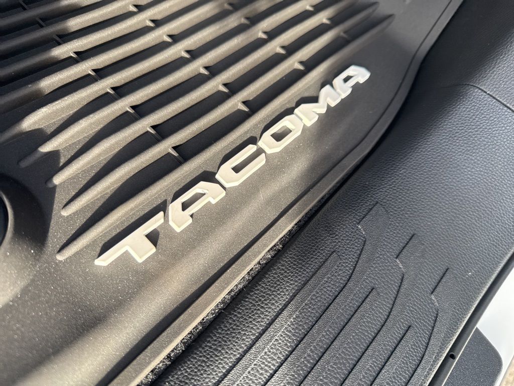 2026 Toyota Tacoma SR5 - Photo 8
