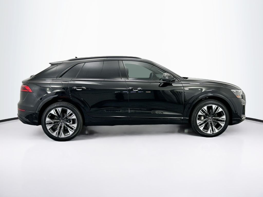 Thumbnail: 2026 Audi Q8 - 4