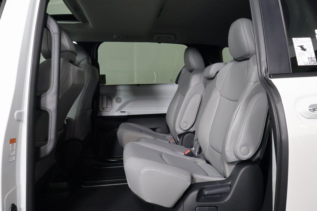 Thumbnail: 2025 Toyota Sienna - 6
