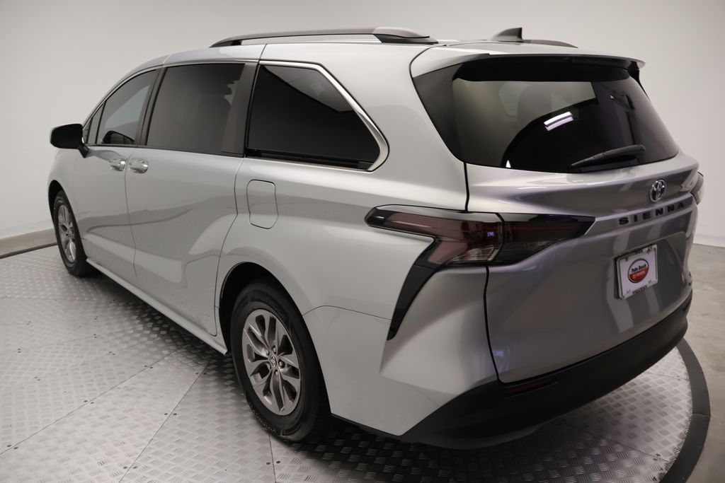 Thumbnail: 2023 Toyota Sienna - 11