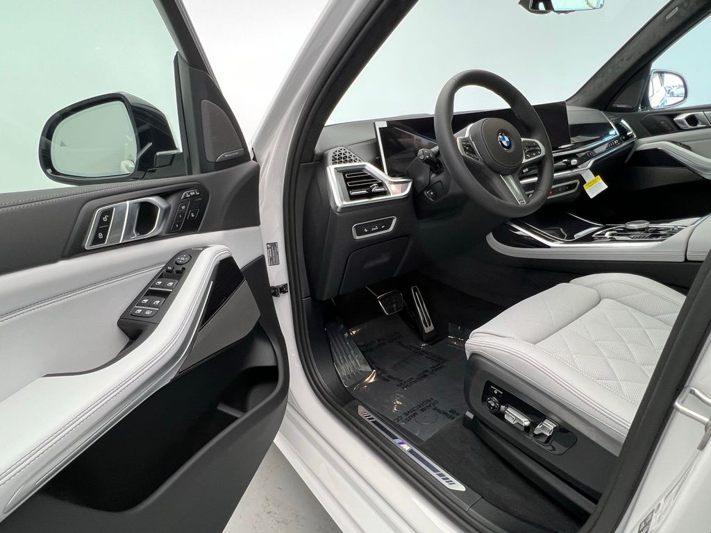 Thumbnail: 2026 BMW X7 - 23