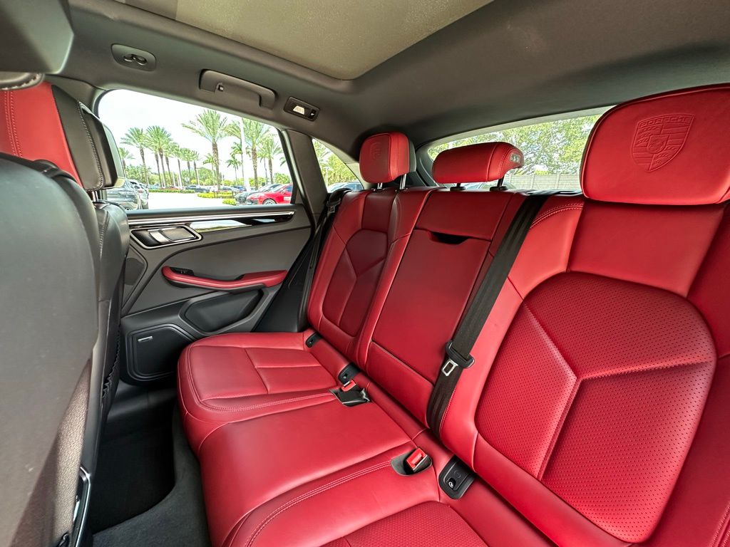2024 Porsche Macan  32