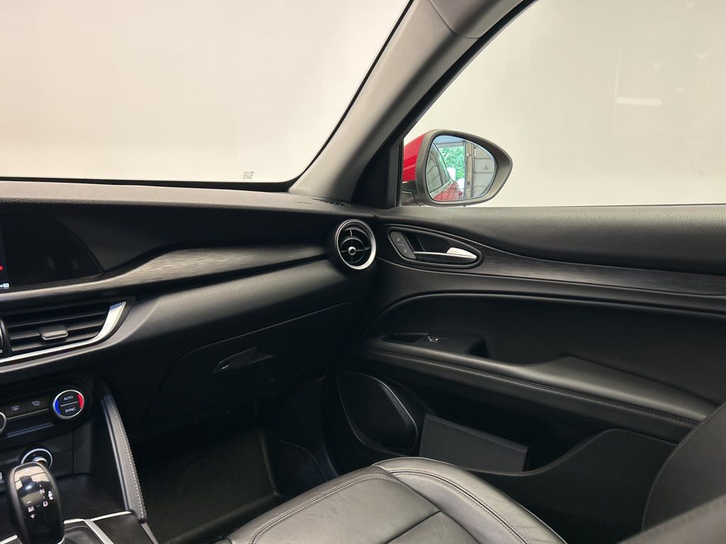 Thumbnail: 2019 Alfa Romeo Stelvio - 28