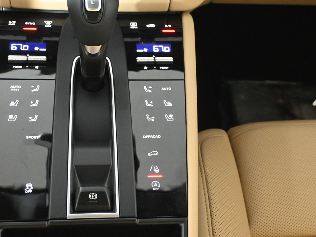 Thumbnail: 2026 Porsche Macan - 26