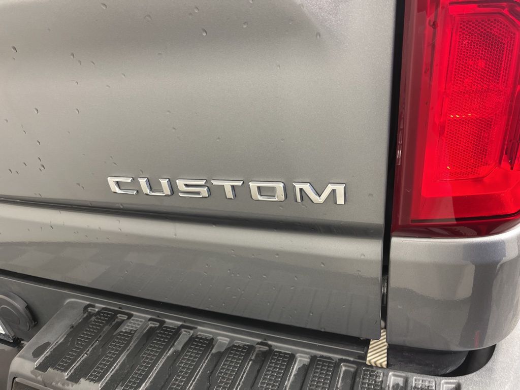 Thumbnail: 2021 Chevrolet Silverado 1500 - 16