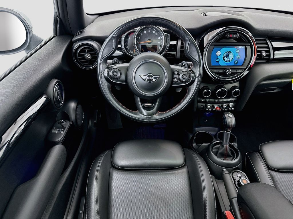 Used 2019 Green MINI Signature image 10