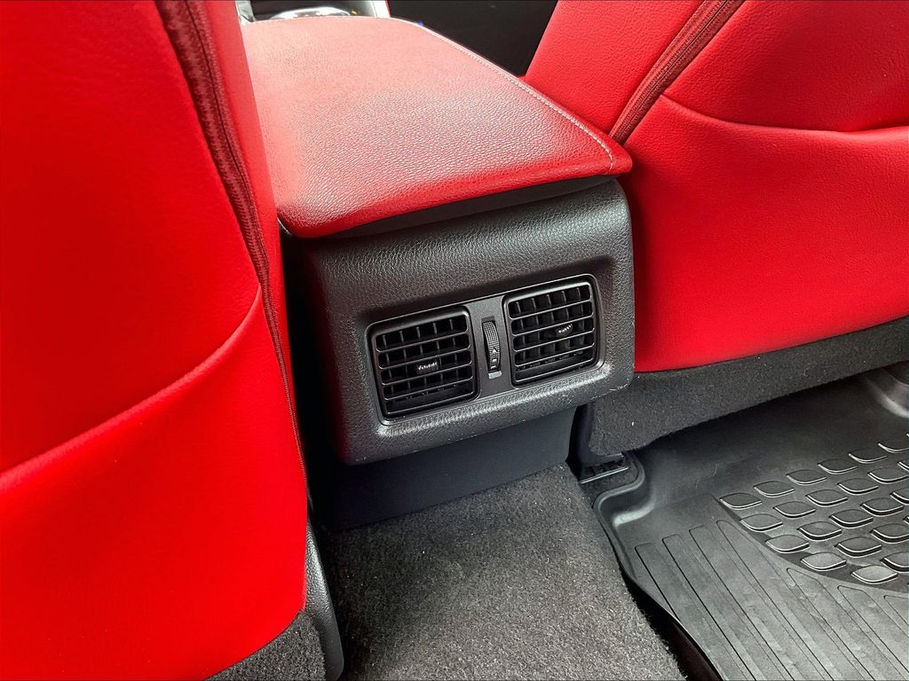 2018 Toyota Camry — photo 28