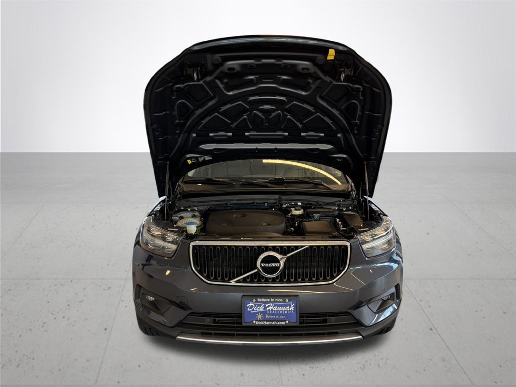 2022 Volvo XC40 Momentum
