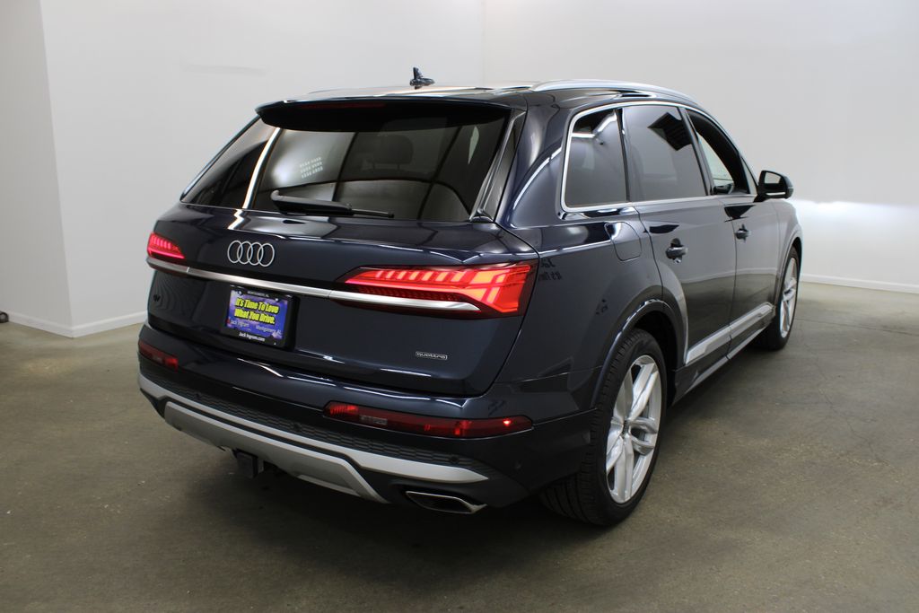 new 2025 Audi Q7 car, priced at $64,158