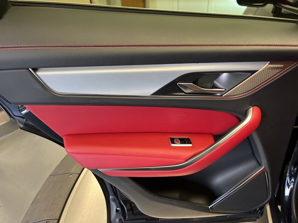 Thumbnail: 2021 Jaguar F-Pace - 23