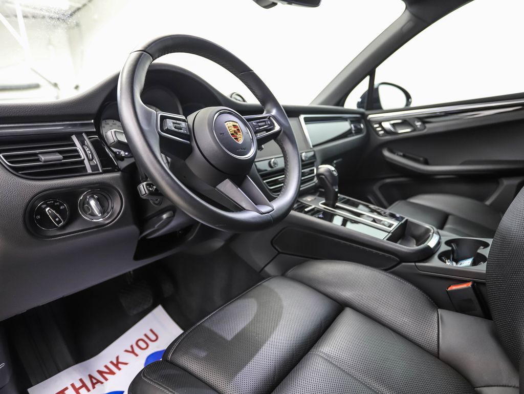 Thumbnail: 2023 Porsche Macan - 10