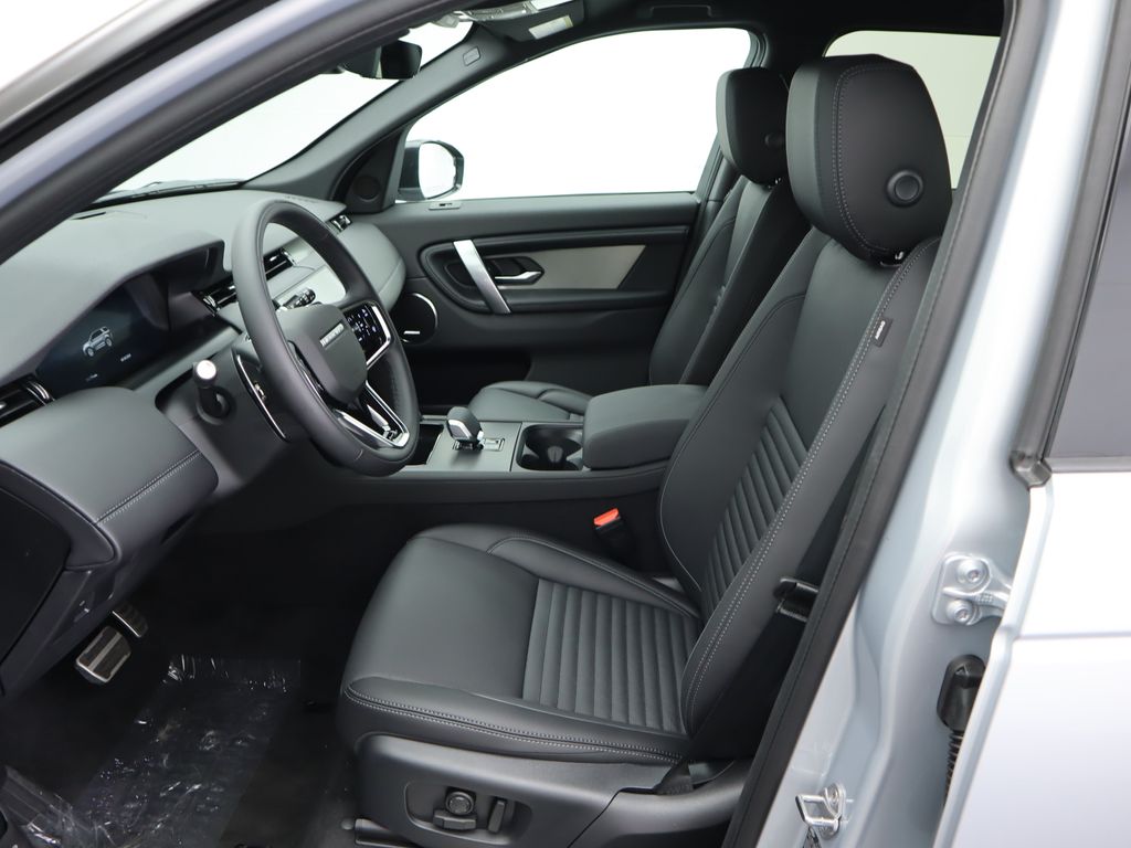 Thumbnail: 2024 Land Rover Discovery Sport - 20