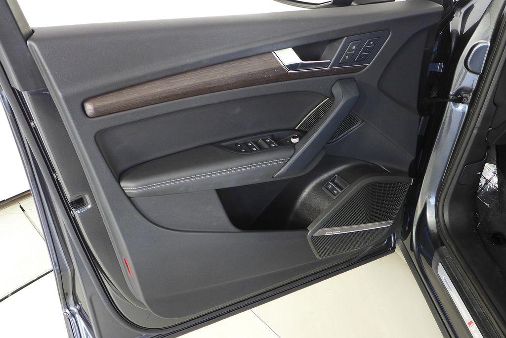Thumbnail: 2023 Audi Q5 - 11