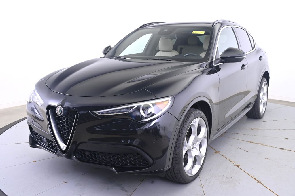 Thumbnail: 2023 Alfa Romeo Stelvio - 1