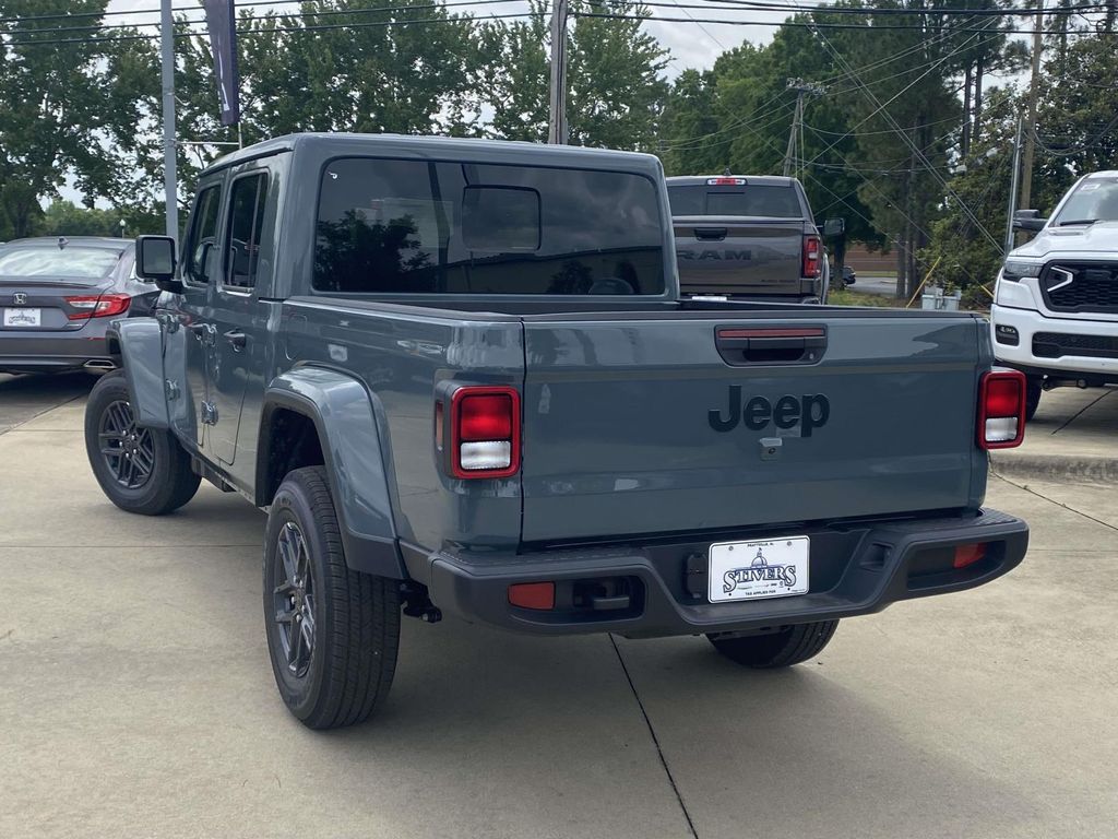 View vehicle photo 4