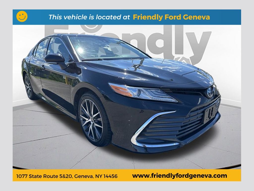  2022 Toyota Camry Hybrid XLE FWD   