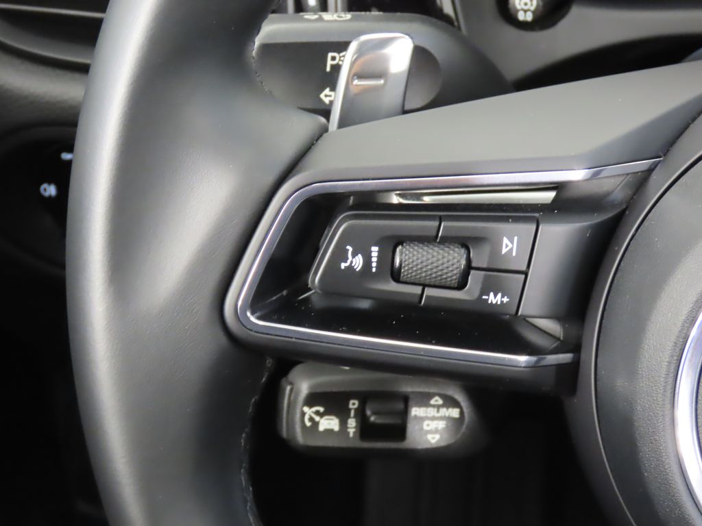 Thumbnail: 2022 Porsche Macan - 19
