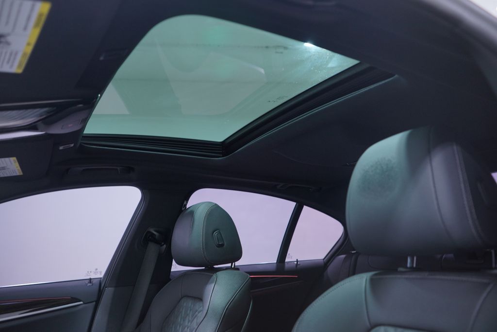 Thumbnail: 2022 BMW 5 Series - 8