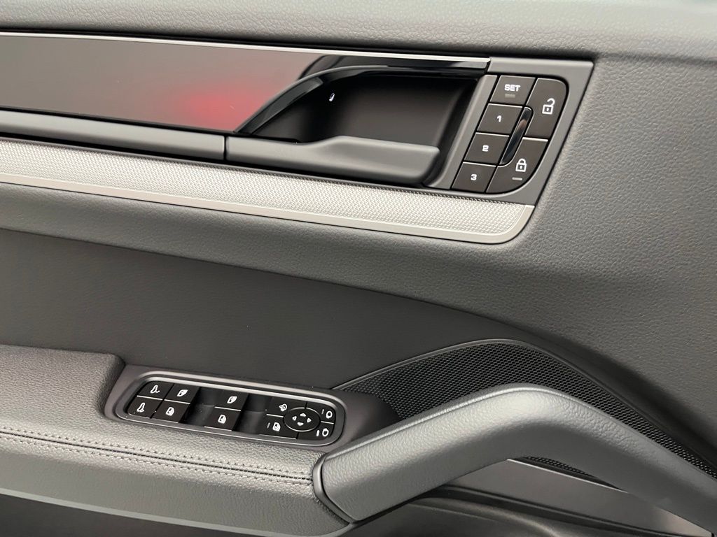 Thumbnail: 2025 Porsche Cayenne - 19