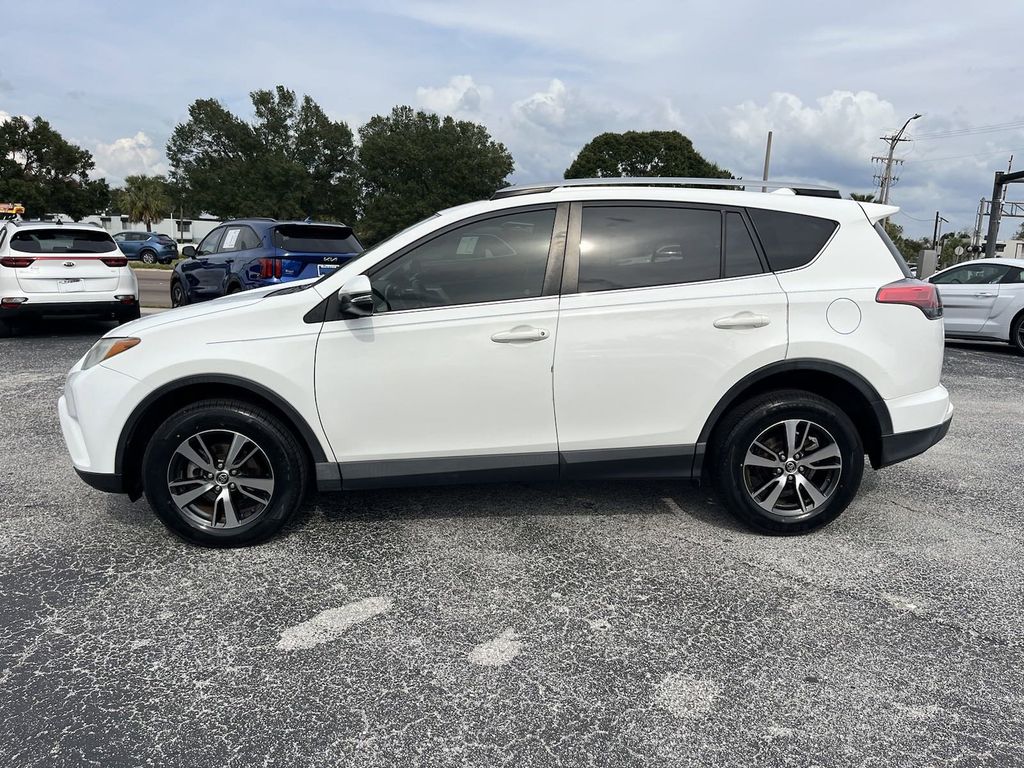 2018 Toyota RAV4 XLE 9