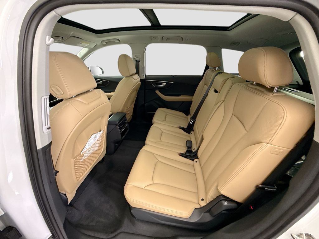 Thumbnail: 2026 Audi Q7 - 20