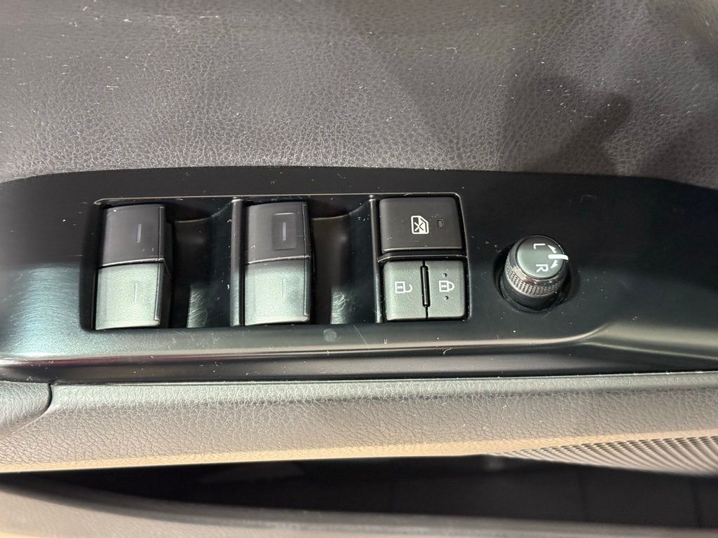 Thumbnail: 2025 Toyota Camry - 15