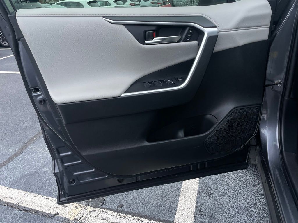 Thumbnail: 2020 Toyota RAV4 - 25