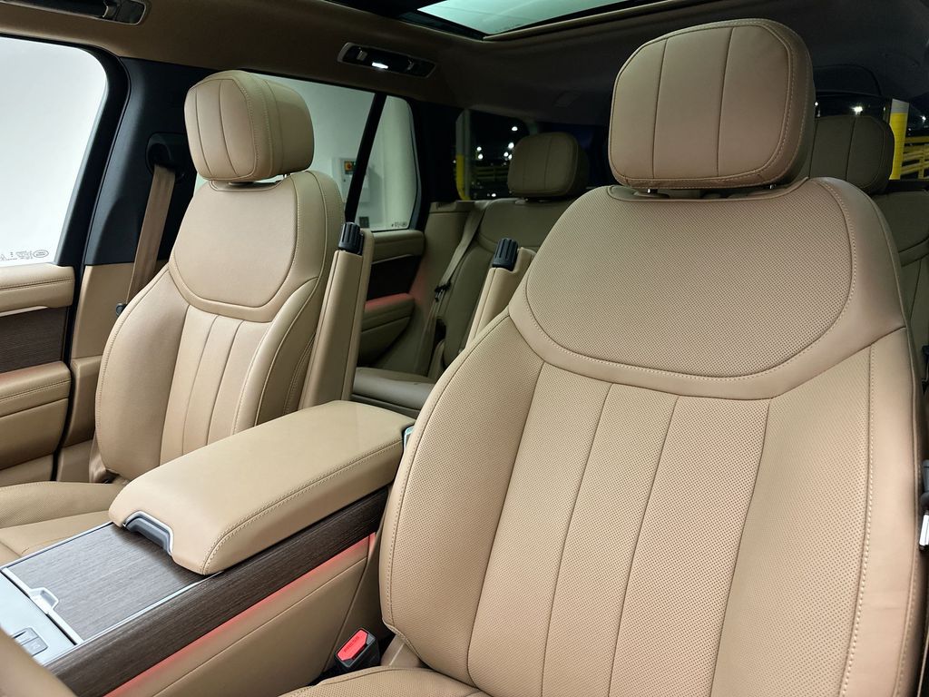Thumbnail: 2026 Land Rover Range Rover - 10