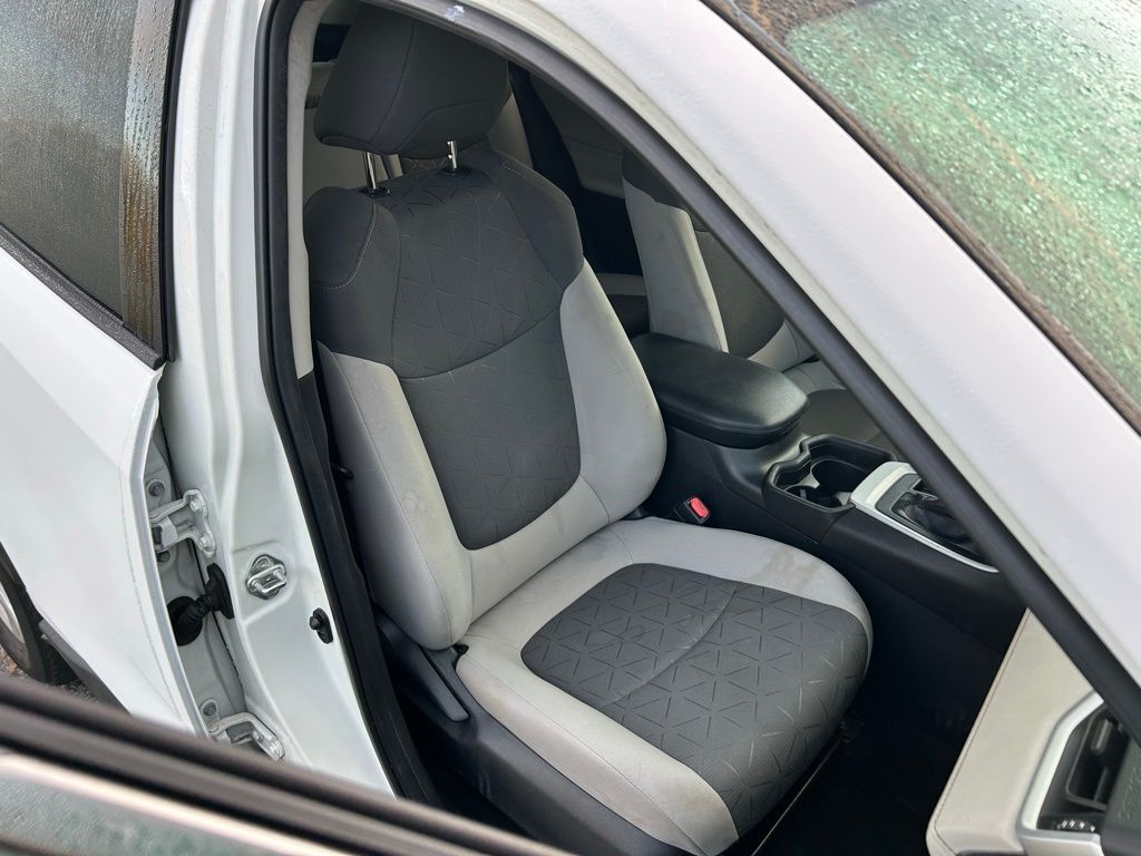 Thumbnail: 2021 Toyota RAV4 - 15