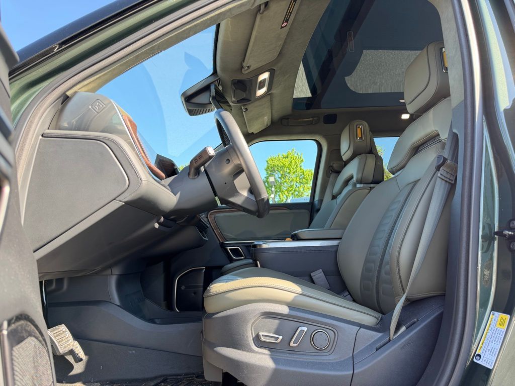 2023 Rivian R1S Adventure